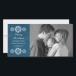 Snowflakes Chalkboard Carte photo de vacances, Ble<br><div class="desc">Carte photo de Chalkboard moderne et branché avec un look arrière - plan de tableau bleu royal et d'élégants flocons de neige en blanc. Ce carte photo chic est parfait pour envoyer des salutations de vacances. Customisez avec votre propre photo de famille et l'accueil personnalisé de votre choix. Cliquez sur...</div>