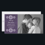 Snowflakes Chalkboard Carte photo de vacances, vio<br><div class="desc">Carte photo de Chalkboard moderne et branché avec un look de Chalkboard violet arrière - plan et d'élégants snowflakes en blanc. Ce carte photo chic est parfait pour envoyer des salutations de vacances. Customisez avec votre propre photo de famille et l'accueil personnalisé de votre choix. Cliquez sur "Customiser" pour trouver...</div>