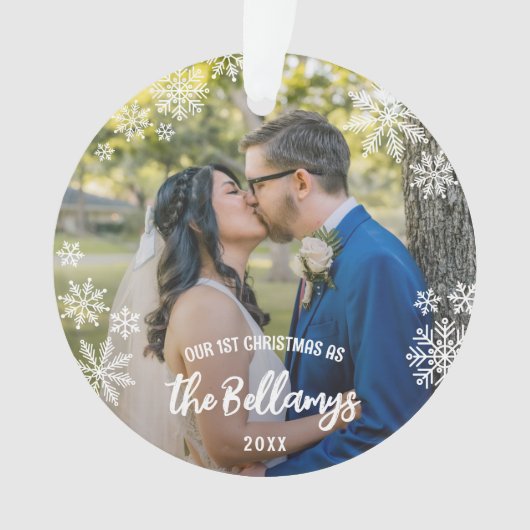 Snowflakes eerste kerst met huwelijksnaam ornament (voorkant)