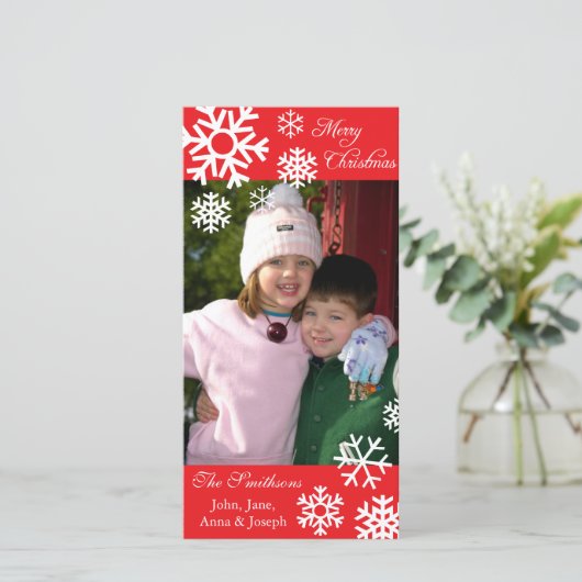 Snowflakes multiples Carte photo de Noël (Rouge) (Debout devant)