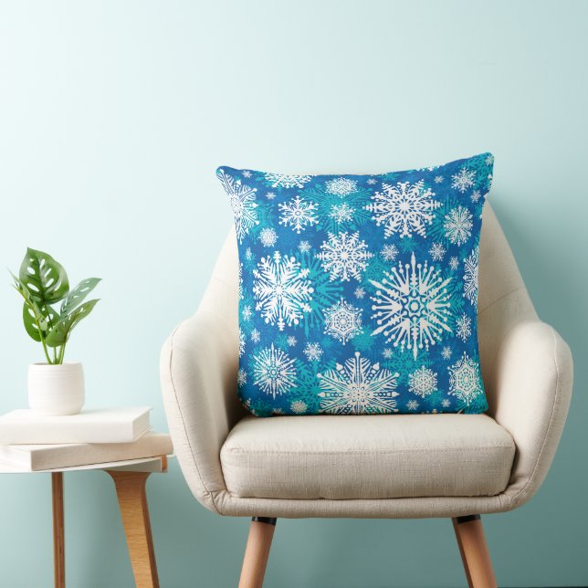 Snowflakes On Blue Throw Pillow Kussen (Stoel)