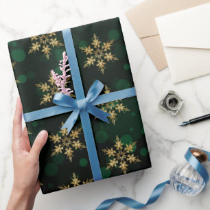 Snowflakes op groene bokeh Folie Cadeaupapier