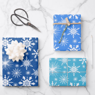 Snowflakes voor kerstmis, blauw inpakpapier vel