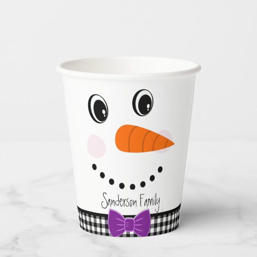 Snowman Face Paarse Bowtie Black Buffalo Play Papieren Bekers (Achterkant)