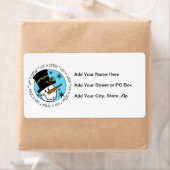 Snowman laat het winterfeestdag sneeuwen etiket (Insitu)