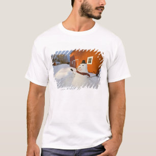 Snowman voor de rode schuur in Columbia Herfsten T-shirt