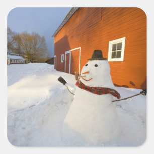 Snowman voor de rode schuur in Columbia Herfsten Vierkante Sticker