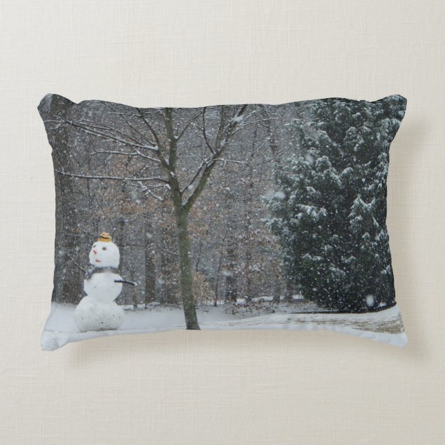Snowman Winter Sneeuwscene van de buren Accent Kussen (Voorkant)