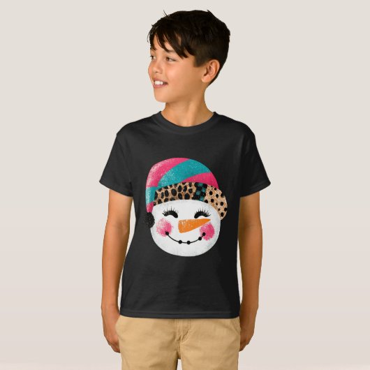 Snowman With Santa Hat And Leopard Pattern T-shirt (Voorkant volledig)