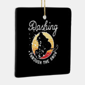 Snowmobiing - Dashing door de sneeuw Keramisch Ornament (Rechts)