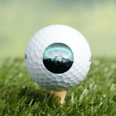 Snowy berg mysterieus blauw neonlicht golfballen (Insitu Shirt)