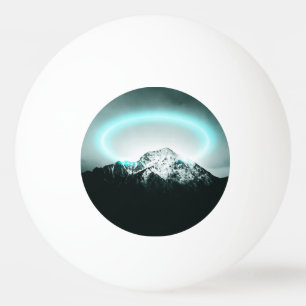 Snowy berg mysterieus blauw neonlicht pingpongballen