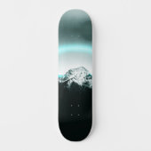 Snowy berg mysterieus blauw neonlicht skateboard (Voorkant)