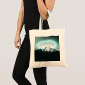 Snowy berg mysterieus blauw neonlicht tote bag (Voorkant (product))