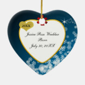 Snowy Blue Red Bow Baby's eerste kerstfeest Keramisch Ornament (Achterkant)