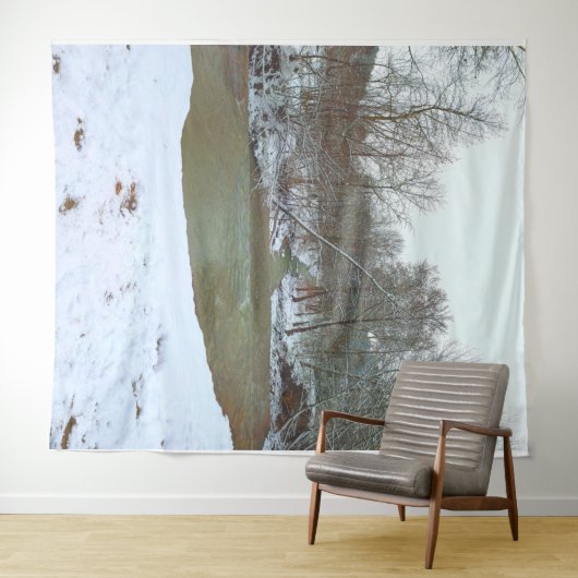 Snowy Creek Forest Winter Scene Natuur Backdrop Wandkleed (In Situ (horizontaal))