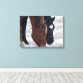 Snowy Eats Canvas Afdruk (Insitu (Houten vloer))