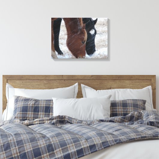 Snowy Eats Canvas Afdruk (Insitu (Slaapkamer))