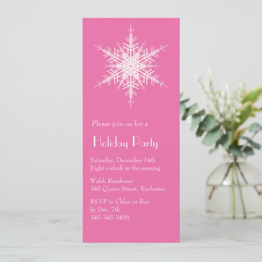 Snowy Fuchsia Snowflake Invitation Kaart (Staand voorkant)