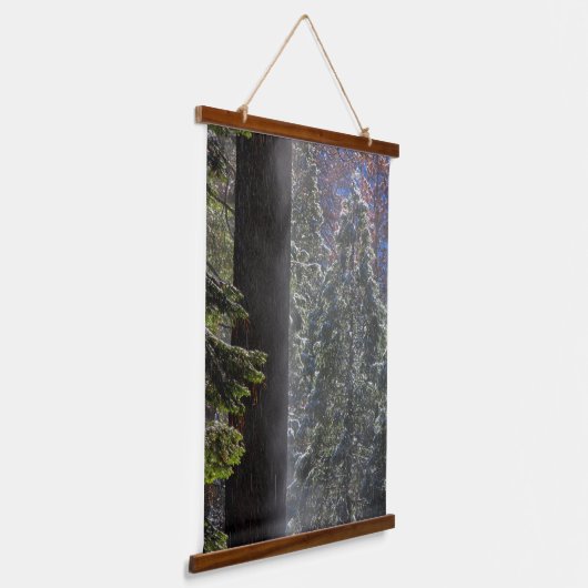 Snowy Mist in het bos Hangend Wandkleed (Gebogen)