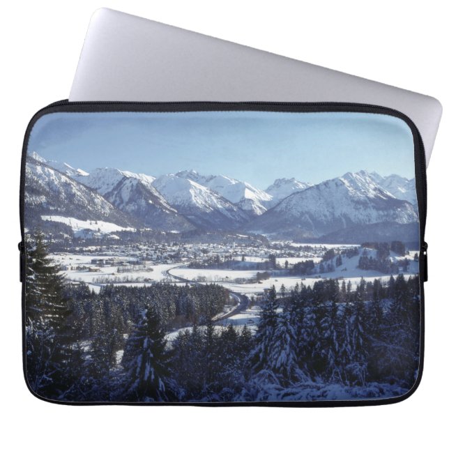 SNOWY MOUNTAINS LAPTOP SLEEVE (Voorkant)