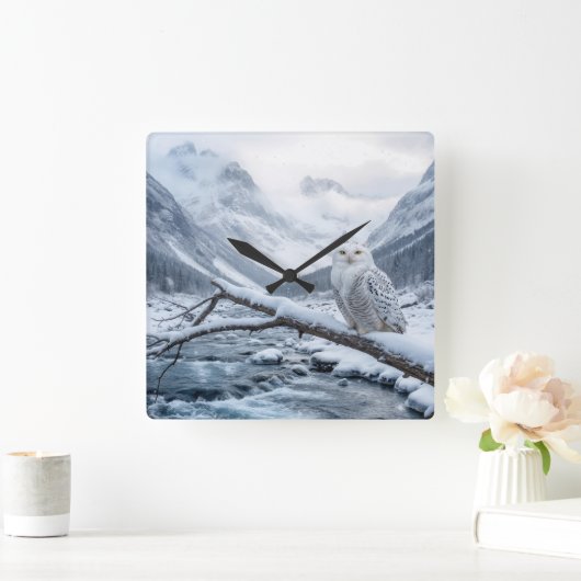Snowy Owl On a Winter Tree Branch Vierkante Klok (Huis)