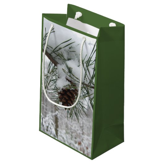 Snowy Pine Branch Winter Natuur Klein Cadeauzakje (Achterkant Gekanteld)