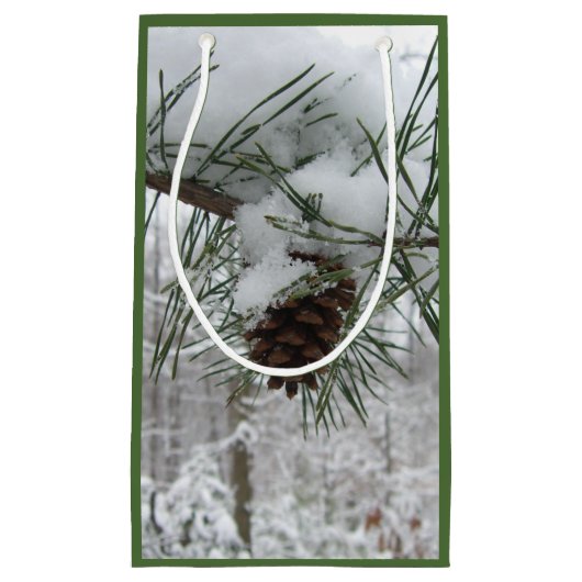 Snowy Pine Branch Winter Natuur Klein Cadeauzakje (Voorkant)