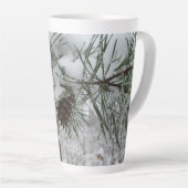 Snowy Pine Branch Winter Natuur Latte Mok (Rechterhoek)