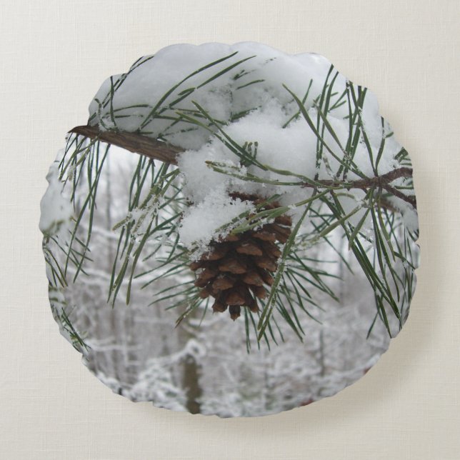 Snowy Pine Branch Winter Natuur Rond Kussen (Voorkant)