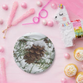 Snowy Pine Cone I Winter Natuur Foto Papieren Bordje (Feest)