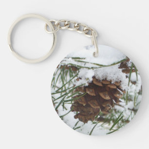 Snowy Pine Cone I Winter Natuur Foto Sleutelhanger