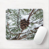 Snowy Pine Cone II Winter Natuur Fotografie Muismat (Met muis)