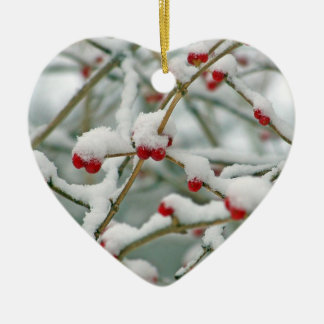 Snowy Red Berries Winter Scene Heart Keramisch Ornament