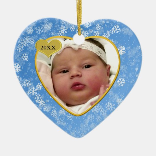 Snowy Soft Blue Babys eerste kerstfoto Keramisch Ornament (Voorkant)