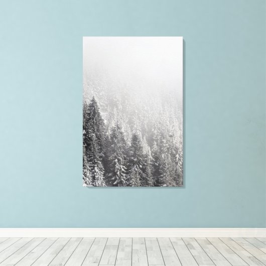 Snowy spruce woud verpakt in mist canvas afdruk (Insitu (Houten vloer))