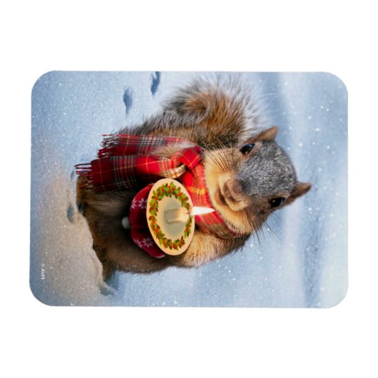 Snowy Squirrel Holding Candle Magneet (Horizontaal)