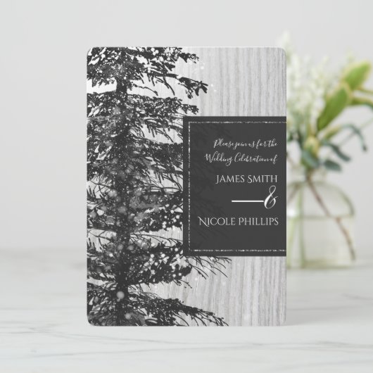 Snowy Tall Pine Tree Rustic Forest Winter Wedding Kaart (Staand voorkant)