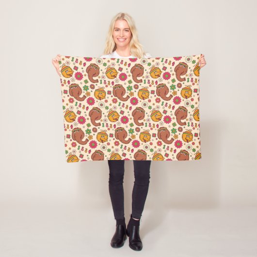 Snuffleupagus en Big Bird Groovy Flower Pattern Fleece Deken (In situ)