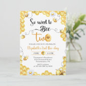 So Sweet To Bee 2nd Birthday Invitation (Debout devant)