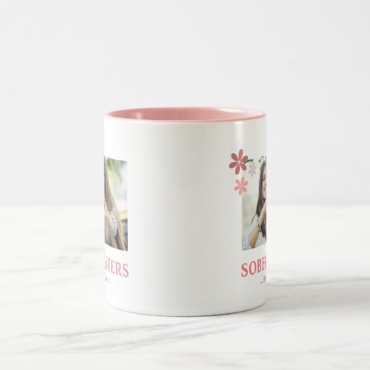 Sober Sisters Custom Foto en Namen Roze Tweekleurige Koffiemok (Center)