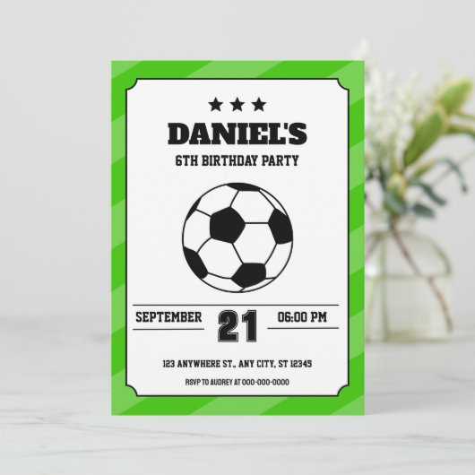 Soccer Anniversaire Invitation Simple Vert (Debout devant)