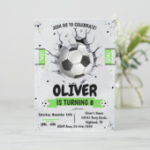 Soccer boy Green Anniversaire Invitation (Debout devant)