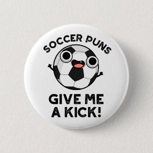 Soccer Puns Give Me A Kick Funny Sports Pun Ronde Button 5,7 Cm