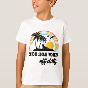 Sociaal werker buiten dienst regenboog einde schoo t-shirt