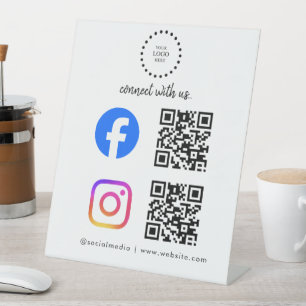 social media maak contact met ons instagram facebo reclamebord met voetstuk