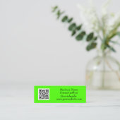 Social media QR Code Scannable Fluorescent Green Mini Visitekaartje (Staand voorkant)