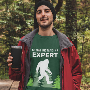 Sociale afstandsexpert Sasquatch T-shirt