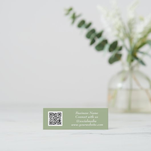 Sociale media QR Code Scannable Sage Green Modern Mini Visitekaartje (Staand voorkant)