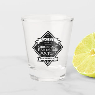 Society of Chronically Handsome Doctors - grappig Shot Glas